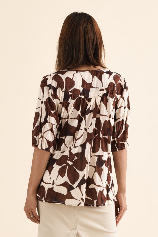 Claris Chocolate Garden Crinkle Cotton Top,Back,Brunette model,alt text|model:Cara image 4