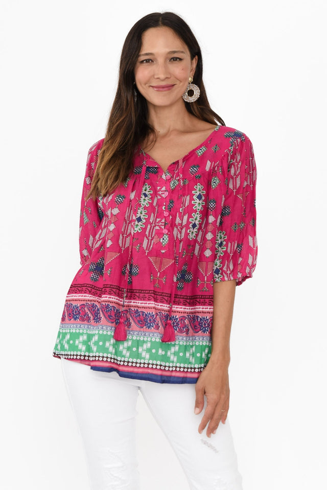 alt text|model:Cara image 1