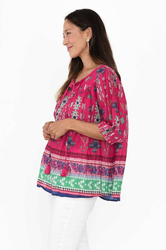 alt text|model:Cara image 4