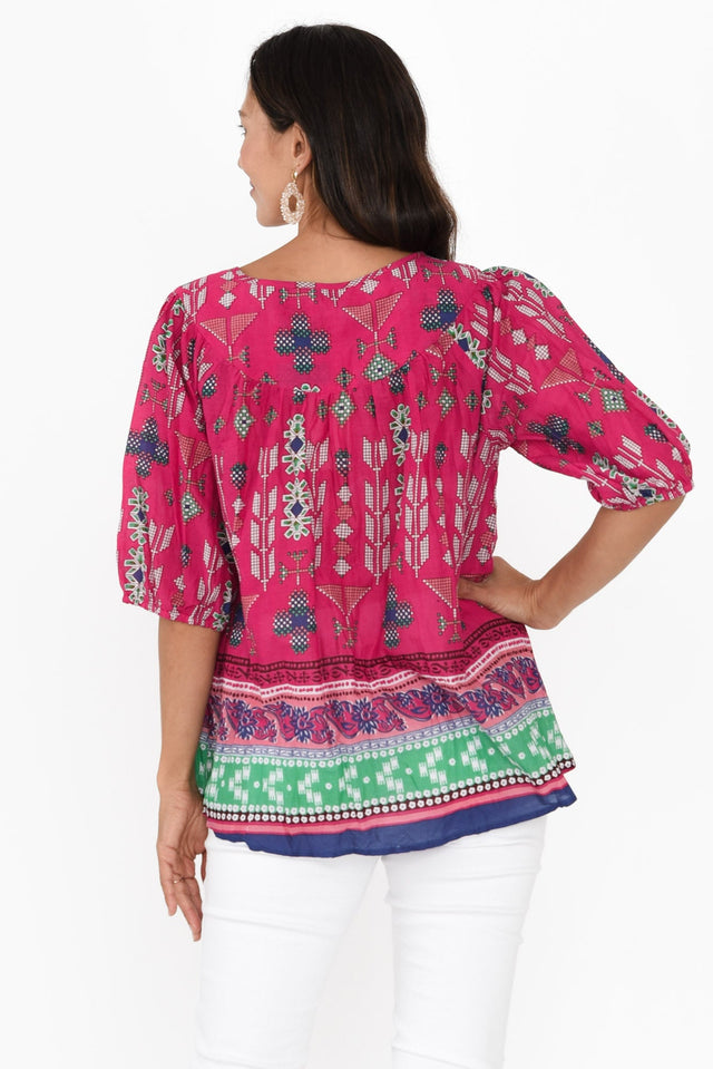 alt text|model:Cara image 5