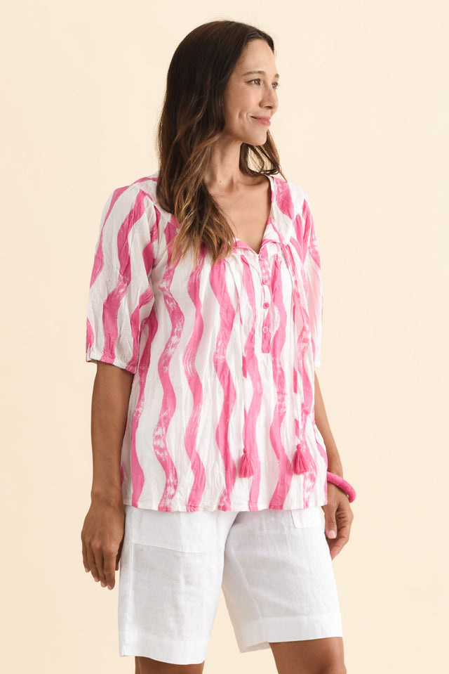 alt text|model:Cara image 4