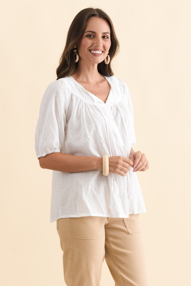 Claris White Crinkle Cotton Top,Brunette model,alt text|model:MJ image 4