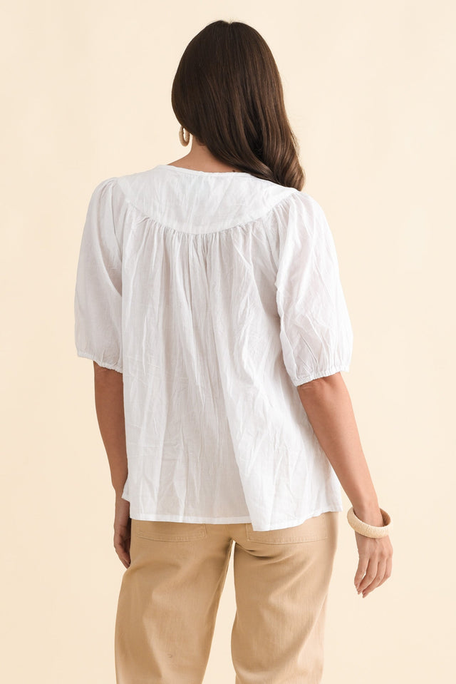 Claris White Crinkle Cotton Top,Brunette model,alt text|model:MJ image 5