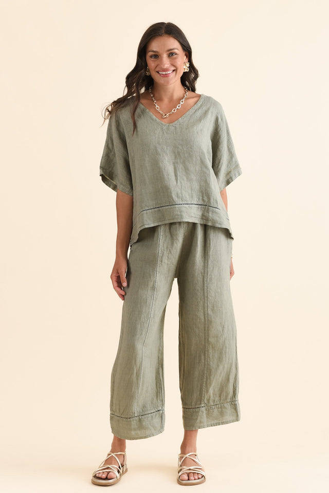 Coan Khaki Linen Trim Top,Full Body,Brunette model,alt text|model:Brontie