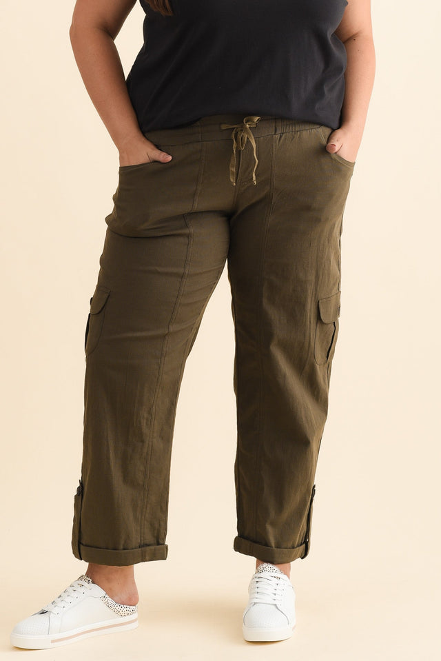 plus-size,curve-bottoms,plus-size-pants,plus-size-winter-clothing,alt text|model:Gabby