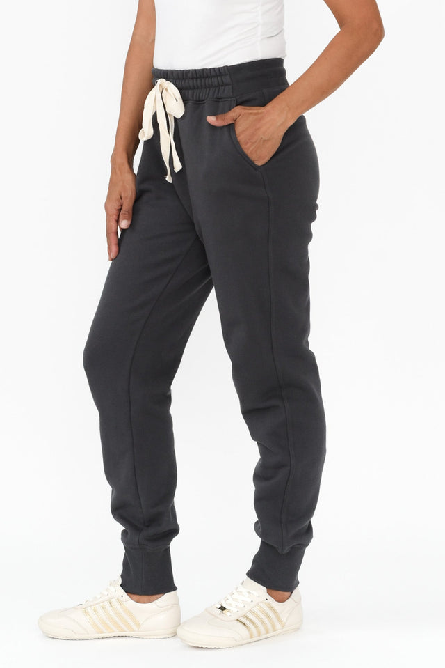 alt text|model:Cara image 4