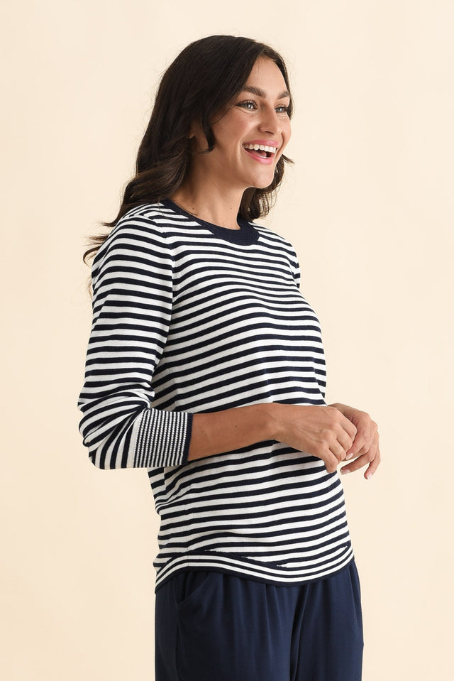 alt text|model:Brontie image 3