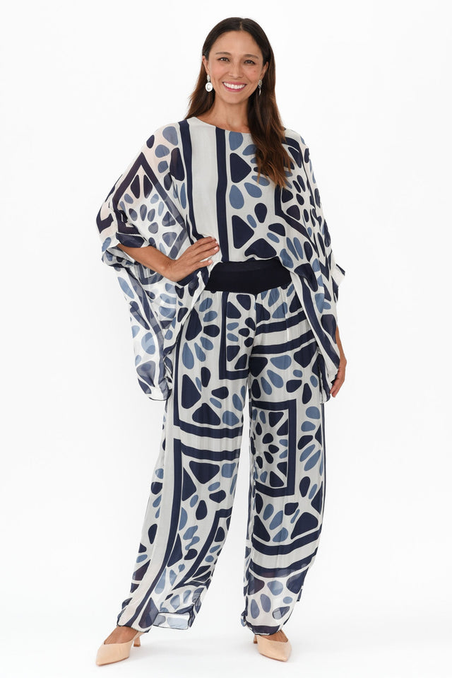 alt text|model:Cara image 3