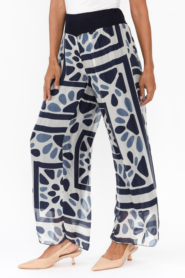 alt text|model:Cara image 5