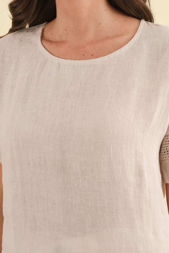 Corinna Natural Linen Top,Detail,Brunette model,alt text|model:MJ image 5