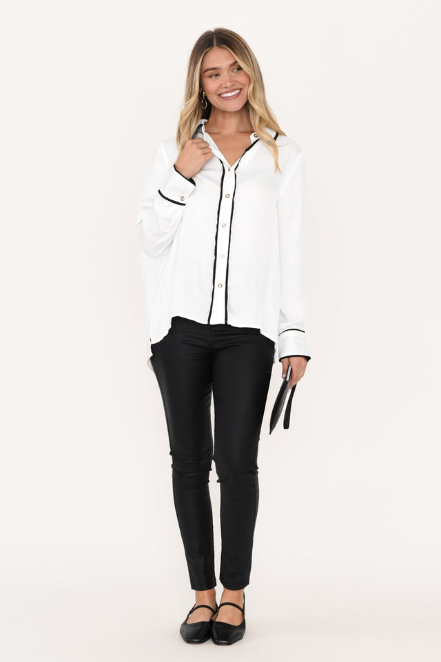 alt text|model:Mollie image 3