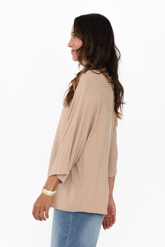 alt text|model:Cara image 4