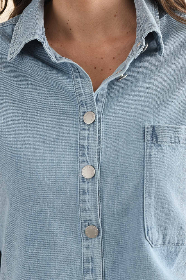 Dawn Blue Denim Shirt,Detail,Brunette model,alt text|model:MJ image 5