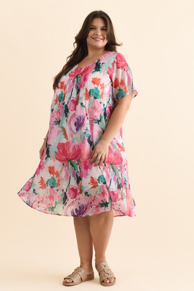 Debbie Pink Floral Pleated Dress,Brunette model,plus-size,curve-dresses,plus-size-summer-dresses,alt text|model:Gabby image 9