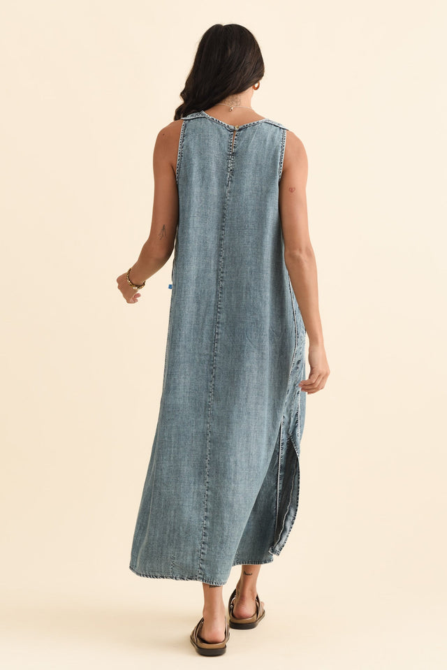 alt text|model:Brontie image 6