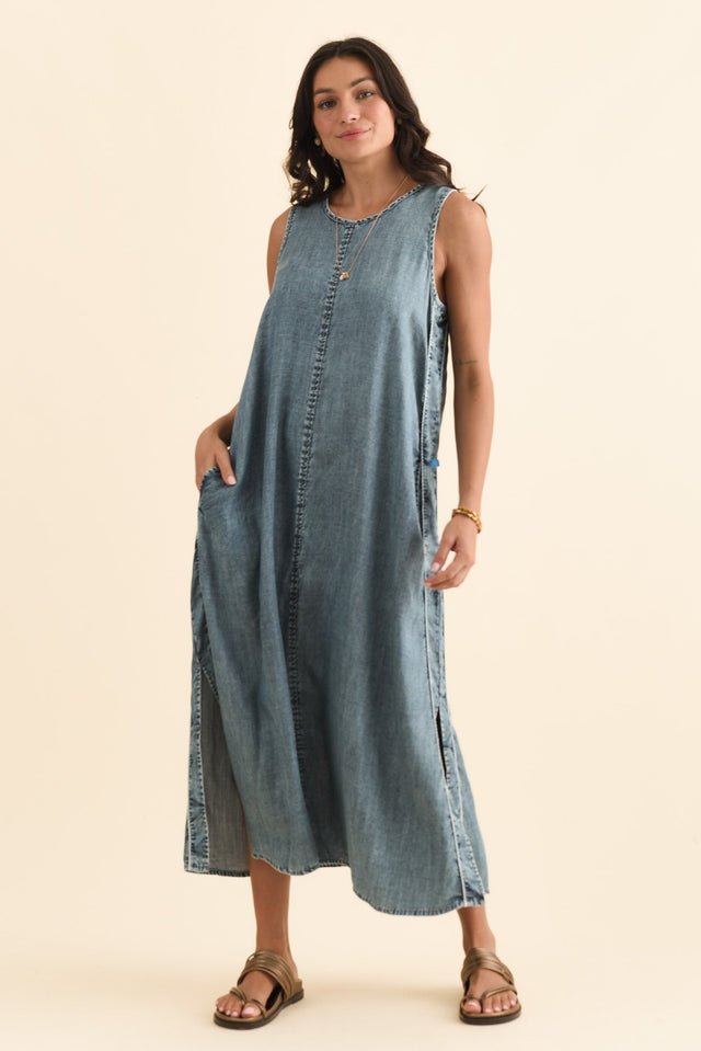 alt text|model:Brontie