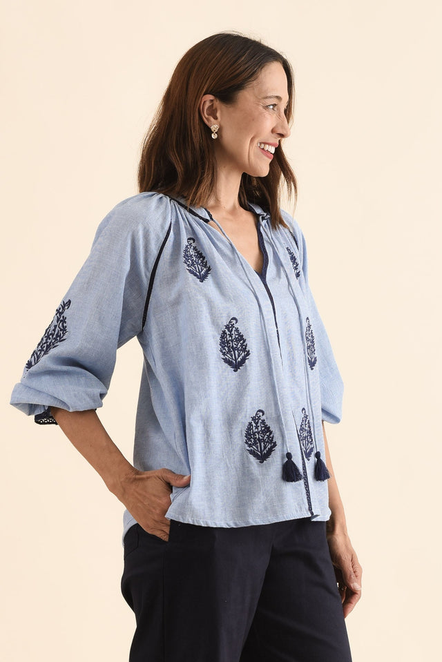 Doppio Blue Flower Cotton Tassel Top,Side,Brunette model,alt text|model:Cara image 3