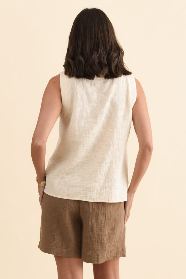 Dorey Cream Cotton Cheesecloth Tank,Brunette model,alt text|model:MJ image 6