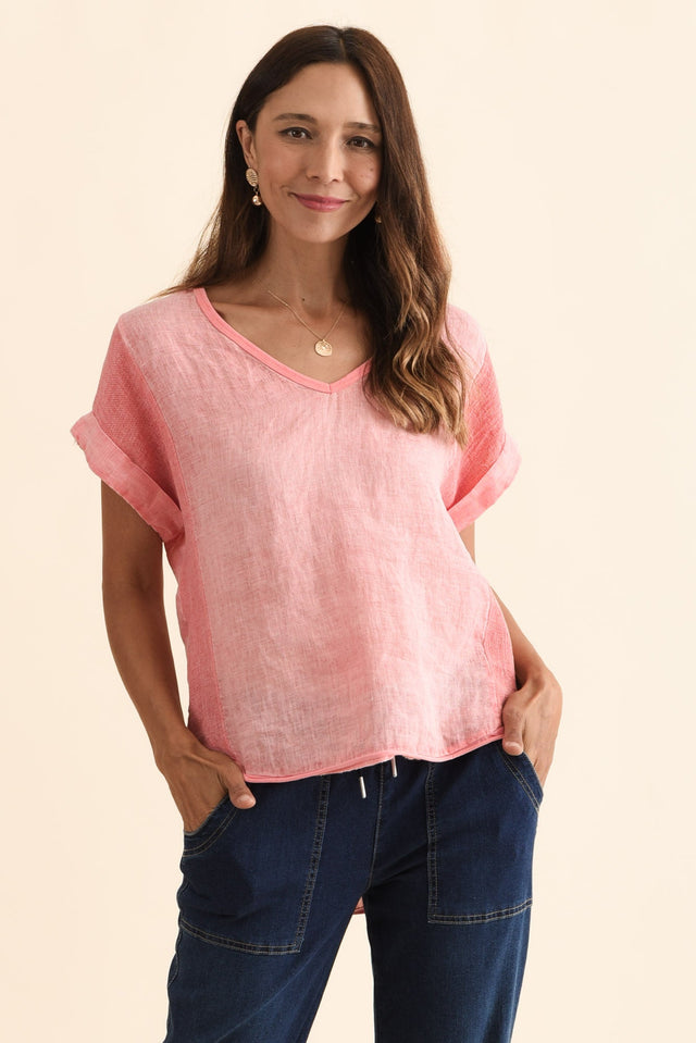 alt text|model:Cara image 1