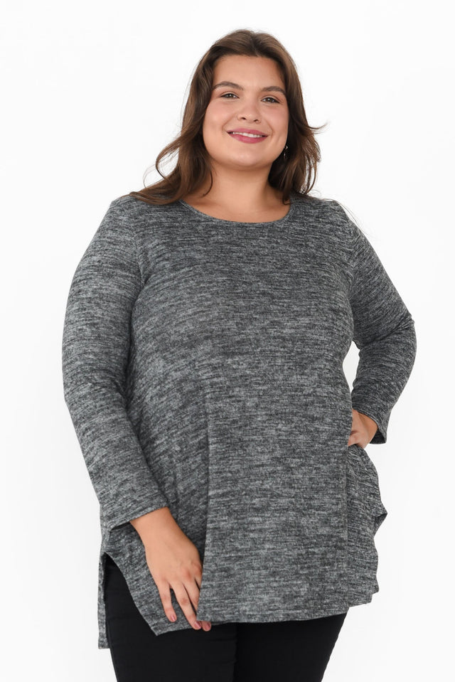 plus-size,curve-tops,plus-size-sleeved-tops,plus-size-tunics,plus-size-winter-clothing,alt text|model:Gabby