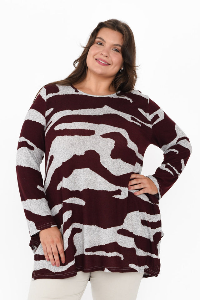 plus-size,curve-tops,plus-size-sleeved-tops,plus-size-tunics,plus-size-winter-clothing,alt text|model:Gabby