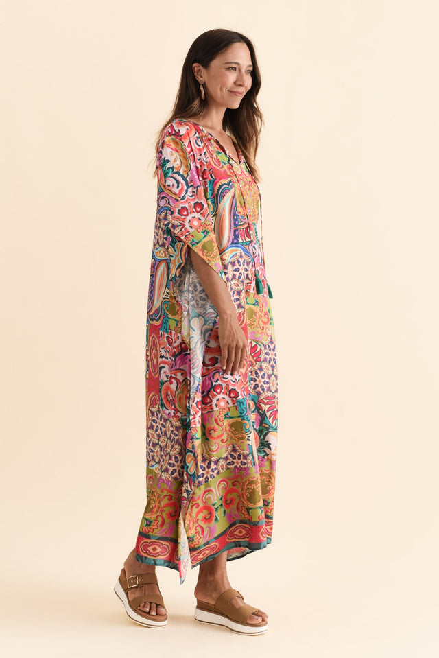 alt text|model:Cara image 4