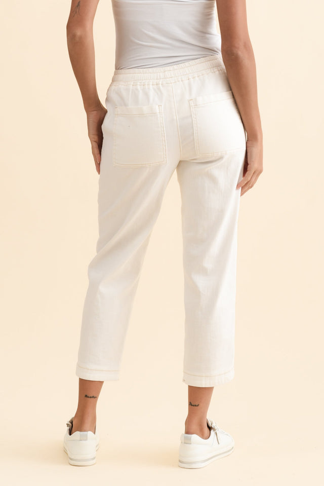 Eliana White Cotton Stretch Jeans,Brunette model,alt text|model:Brontie image 6