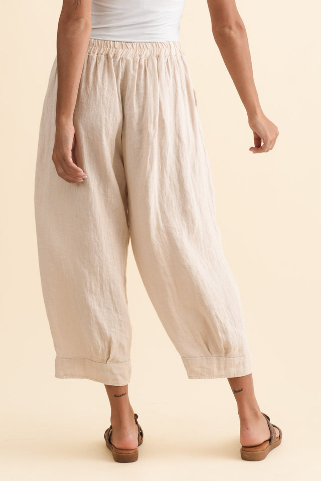 Elide Natural Linen Cropped Pants,Brunette model,alt text|model:Brontie image 6