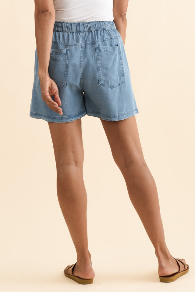 alt text|model:Cara image 5