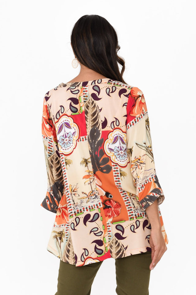 alt text|model:Cara image 5