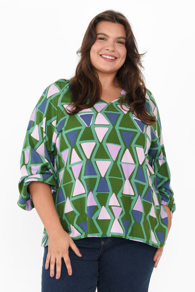 plus-size,curve-tops,plus-size-sleeved-tops,plus-size-shirts,alt text|model:Gabby