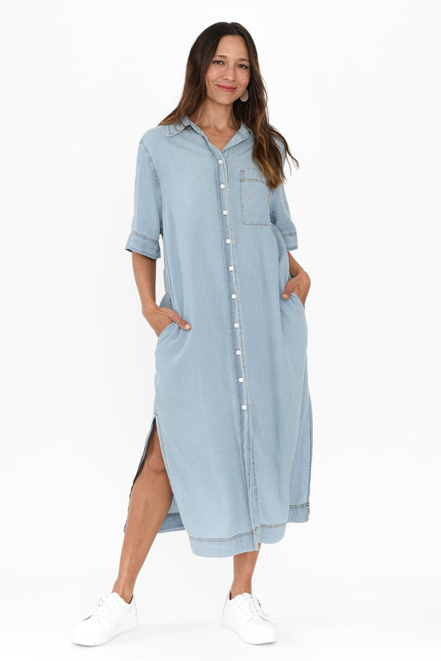 alt text|model:Cara image 2