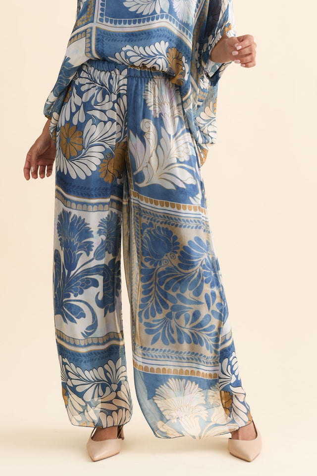 alt text|model:Brontie