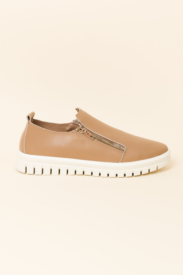 Enjoy Camel Leather Zip Sneaker