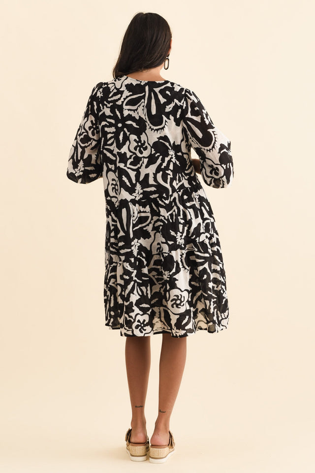 Esta Black Tropical Sleeved Dress,Brunette model,alt text|model:Brontie image 6