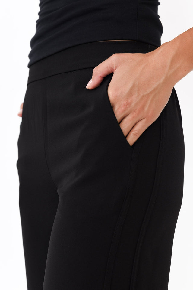 alt text|model:Demi image 4