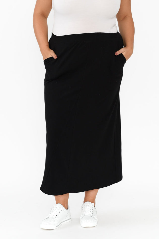 Etta Black Cotton Pocket Skirt,Brunette model,plus-size,curve-bottoms,plus-size-skirts,plus-size-basic-bottoms,alt text|model:Gabby