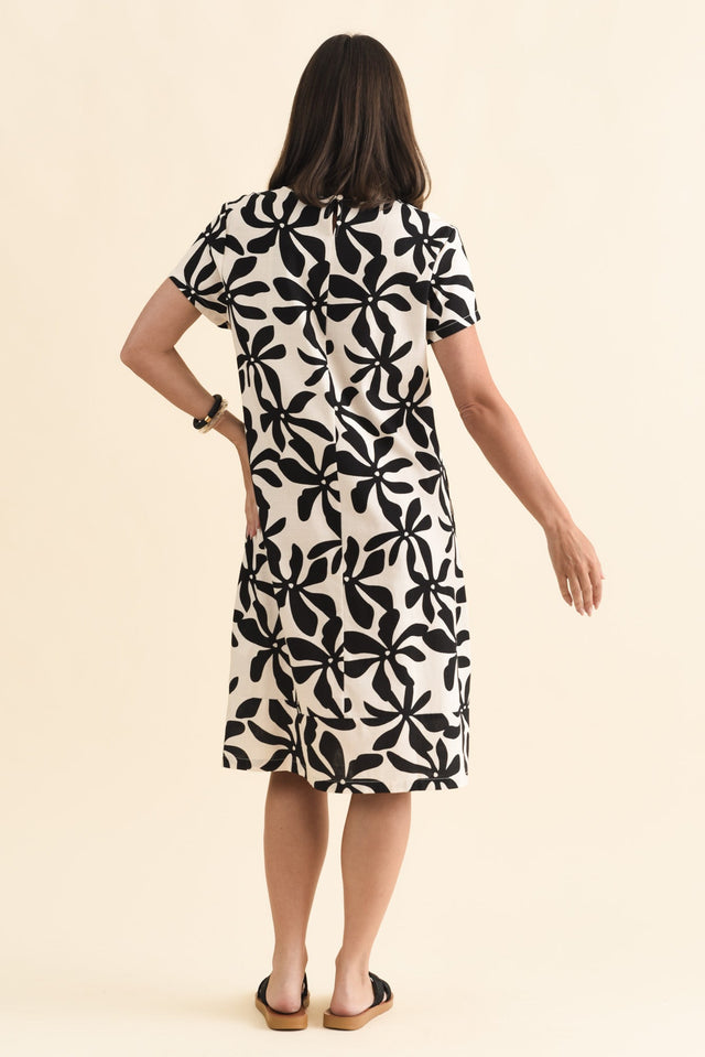 alt text|model:MJ image 5