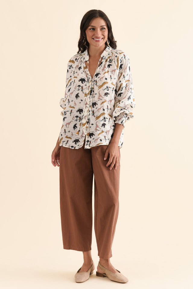 Faya White Safari Linen Blouse,Full Body,Brunette model,alt text|model:Brontie