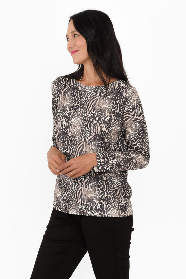 alt text|model:Cara image 4