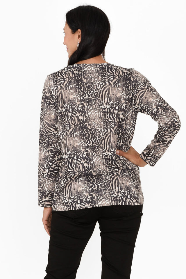 alt text|model:Cara image 5