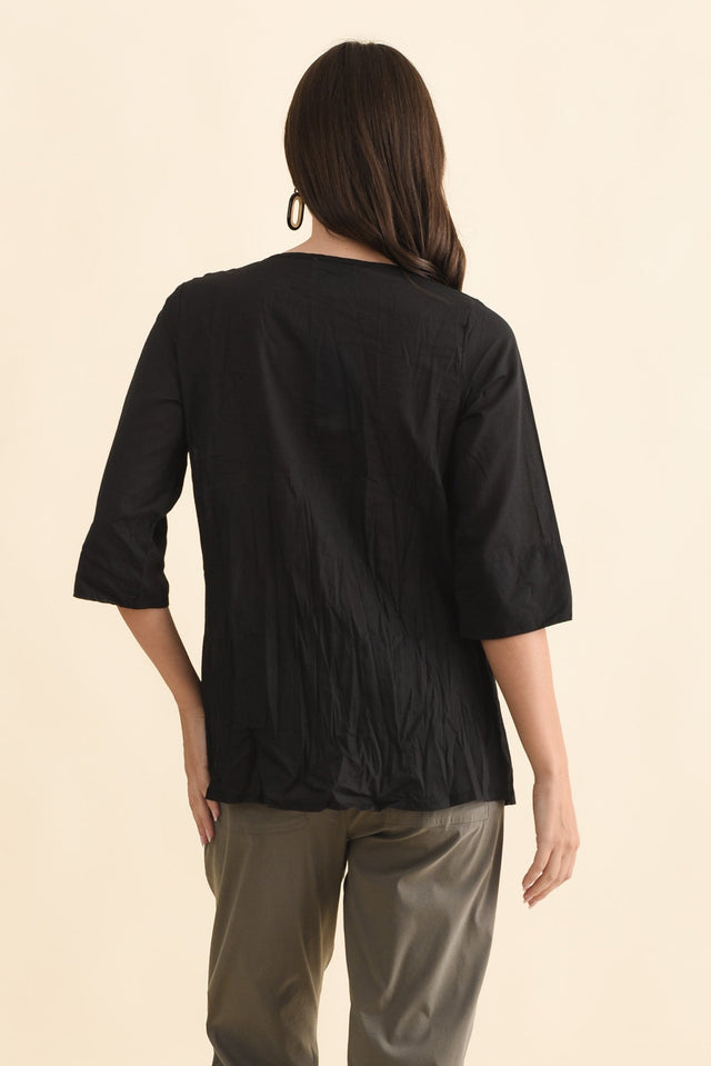 Fia Black Sleeved Crinkle Cotton Top,Brunette model,alt text|model:MJ image 6