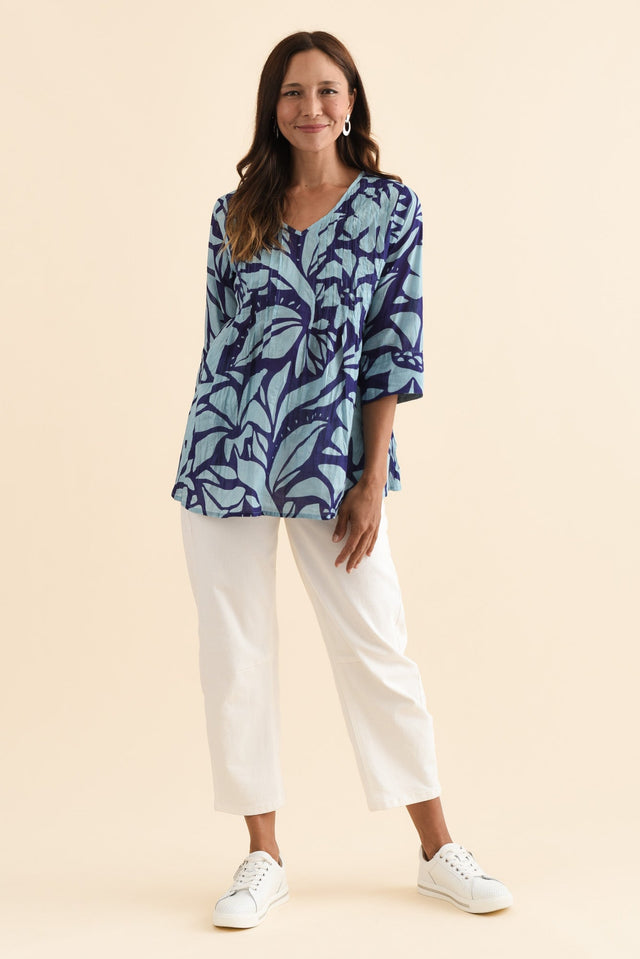 Fia Blue Botanical Sleeved Crinkle Cotton Top,Brunette model,alt text|model:Cara image 6