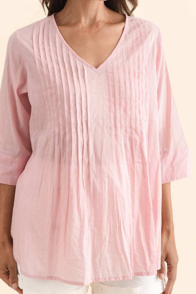 Fia Blush Sleeved Crinkle Cotton Top,Brunette model,alt text|model:Cara image 7