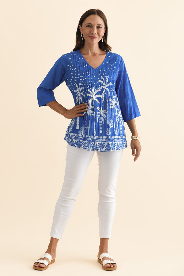 alt text|model:Cara image 3