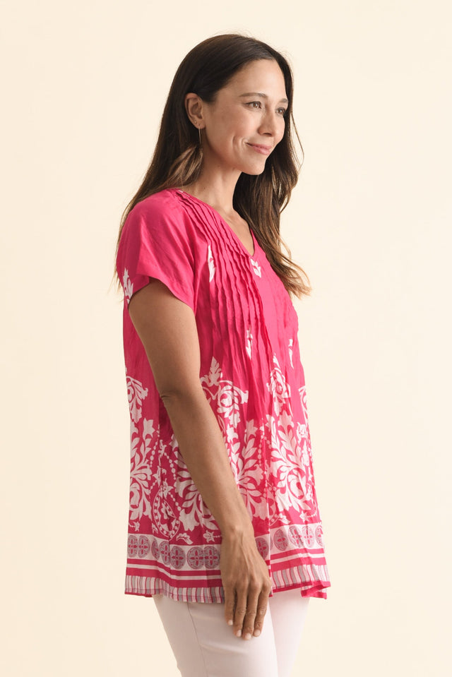 Fia Fuchsia Abstract Crinkle Cotton Top,Brunette model,alt text|model:Cara image 4