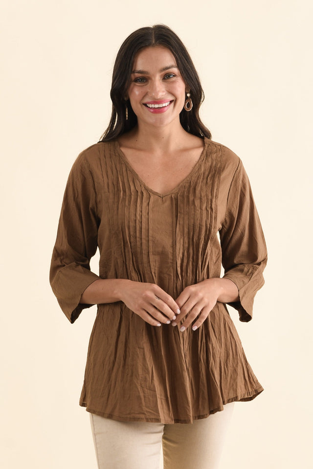 Fia Mocha Sleeved Crinkle Cotton Top,Brunette model,alt text|model:Brontie