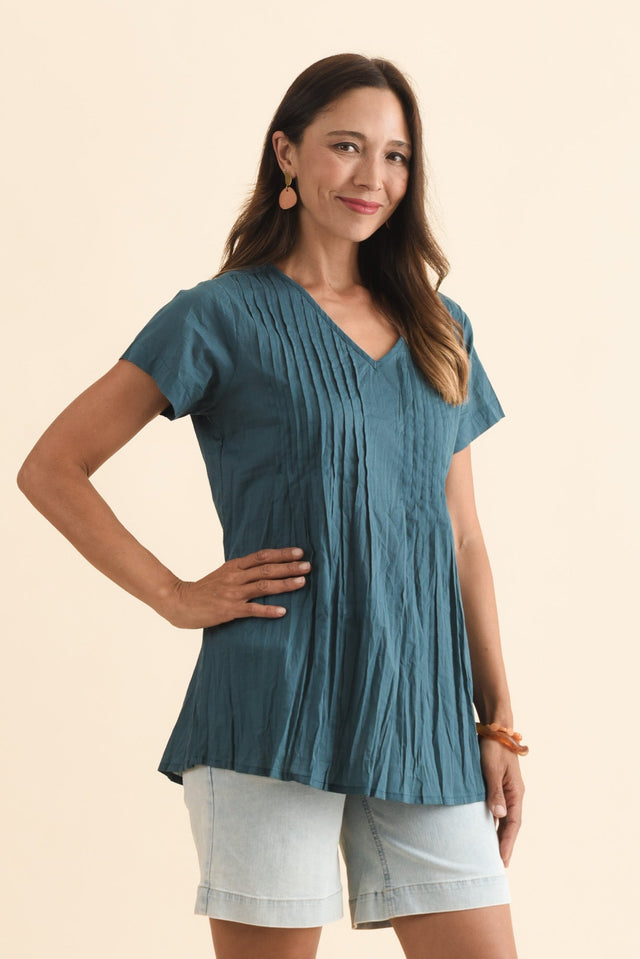 alt text|model:Cara image 4