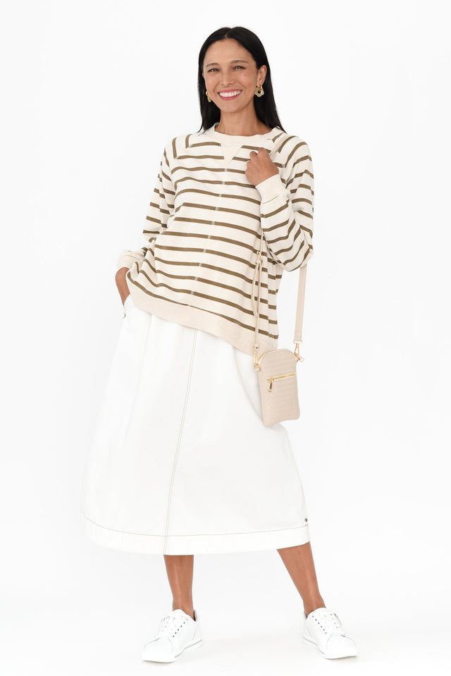 alt text|model:Cara image 4