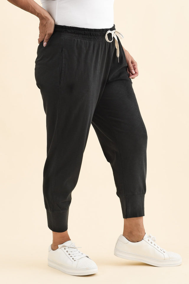 Fundamental Brunch Black Cotton Sweatpants,Brunette model,alt text|model:Pilita image 11